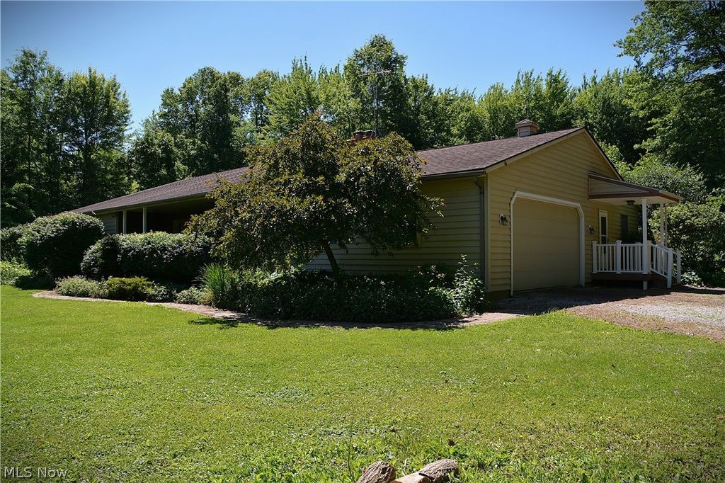 Photo of 34489 Grafton Eastern Road, Grafton, OH 44044 (MLS # 5221314)