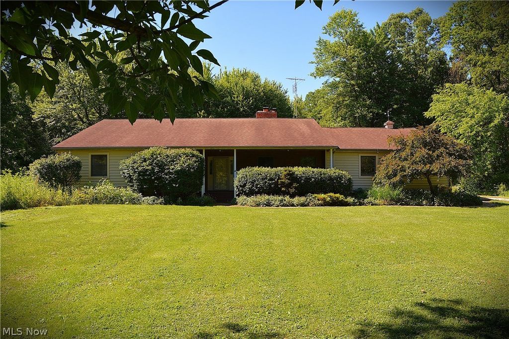 Photo of 34489 Grafton Eastern Road, Grafton, OH 44044 (MLS # 5221314)