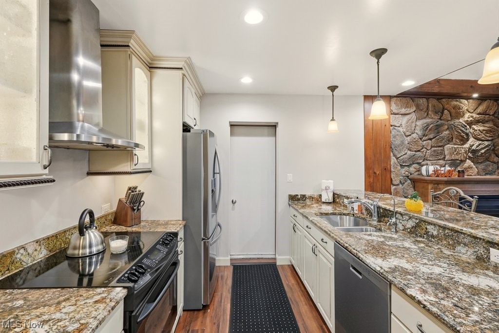 Burton, Ohio 44021, United States, 3 Bedrooms Bedrooms, ,2 BathroomsBathrooms,Residential,Active,240060