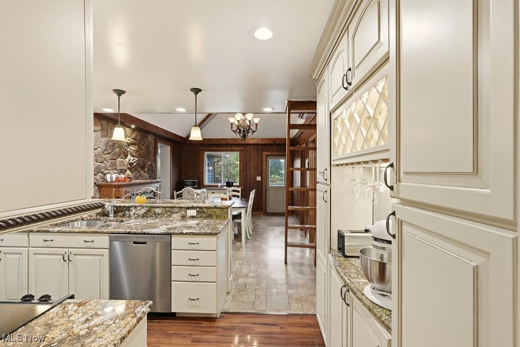 Burton, Ohio 44021, United States, 3 Bedrooms Bedrooms, ,2 BathroomsBathrooms,Residential,Active,240060