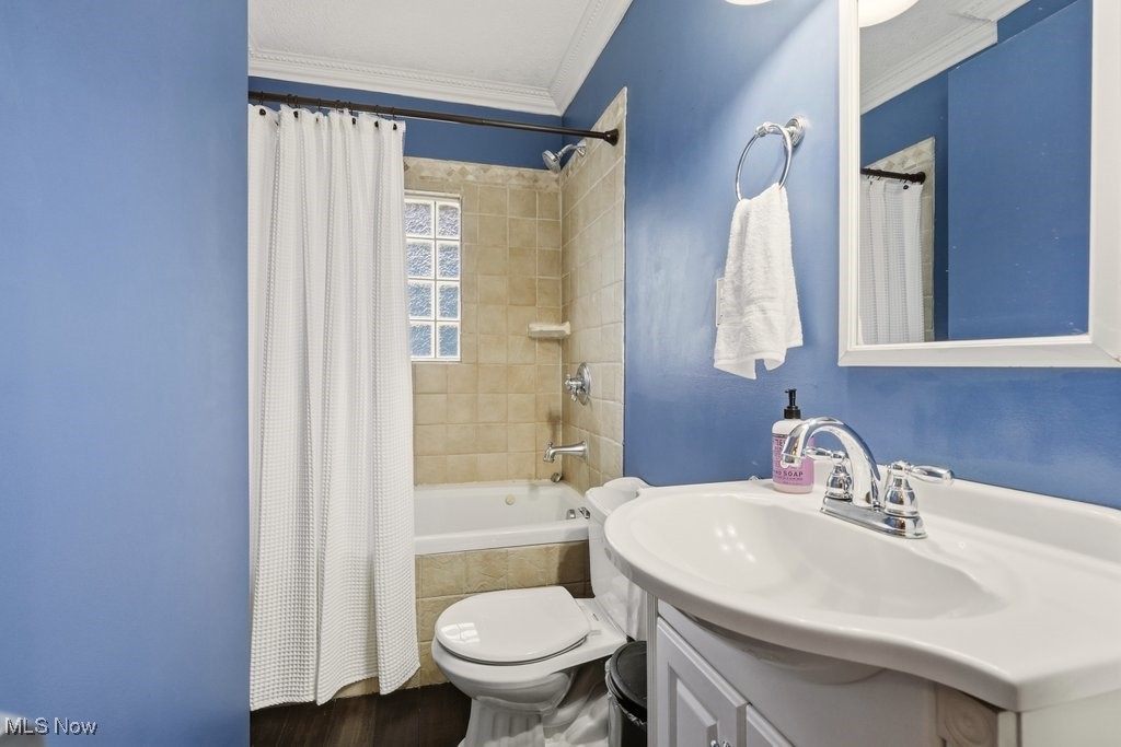 Burton, Ohio 44021, United States, 3 Bedrooms Bedrooms, ,2 BathroomsBathrooms,Residential,Active,240060