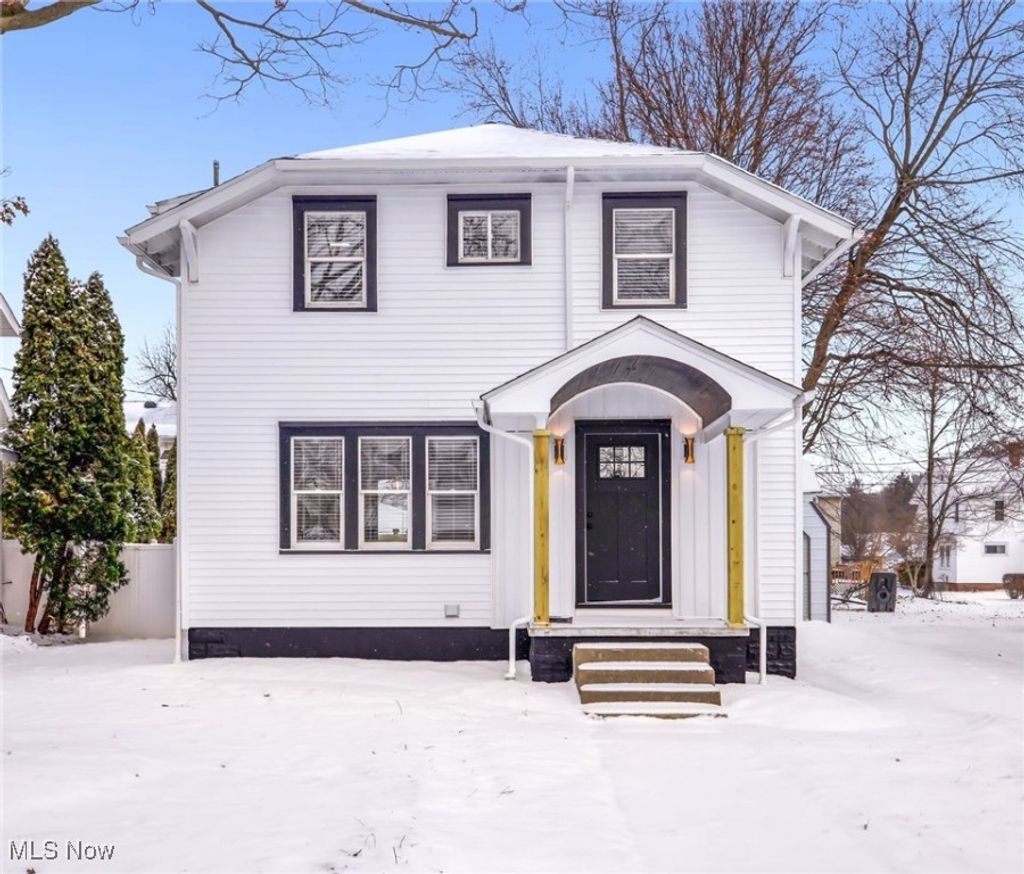 Photo of 1008 Yale Avenue NE, Massillon, OH 44646 (MLS # 5179081)