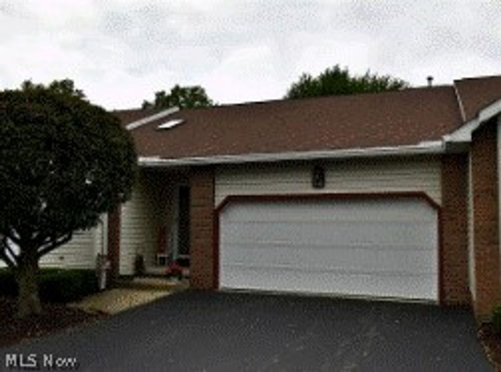 Photo of 148 Woodland Trce, Cortland, OH 44410 (MLS # 5198483)