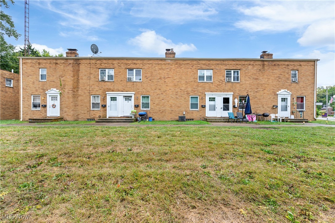 2114 Market Avenue N