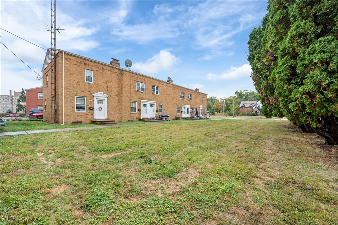 2114 Market Avenue N