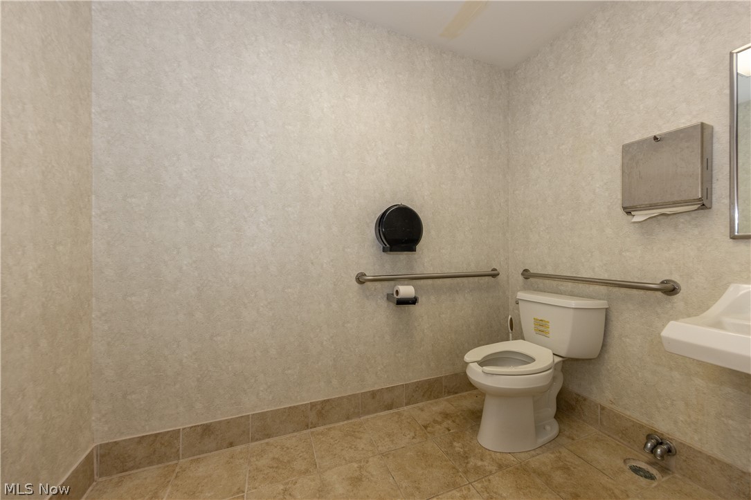 Solon Road Condo - Commercial Sale