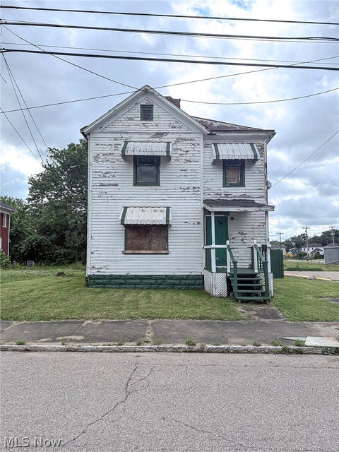 Homes For Sale - 1612 Spring Street<br/> Parkersburg, WV 26101