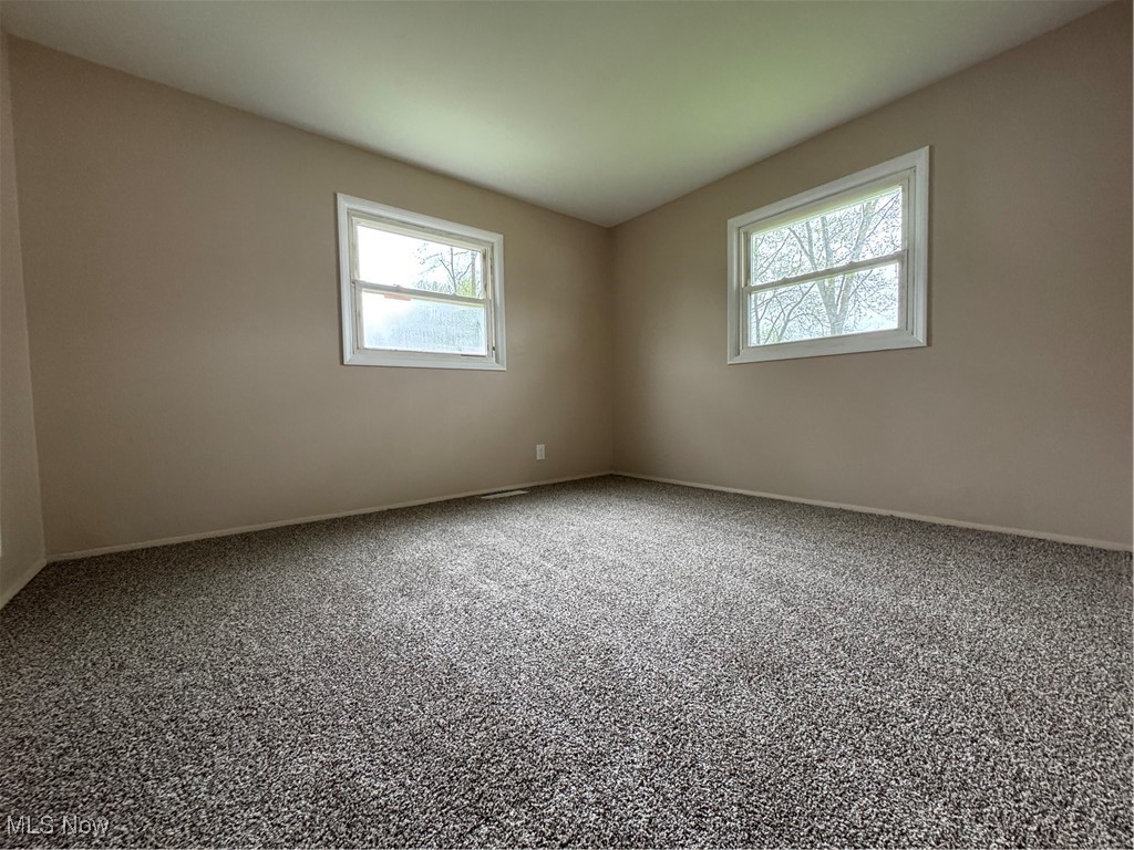 3372 Lynwood Drive, Warren, Ohio image 6
