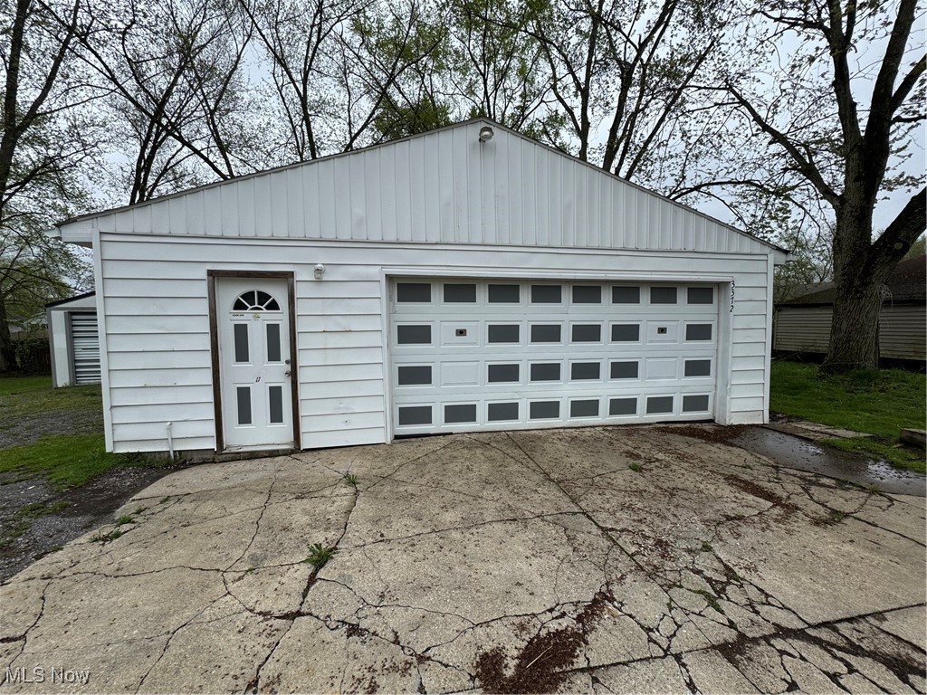 3372 Lynwood Drive, Warren, Ohio image 8