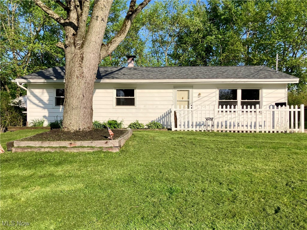 3372 Lynwood Drive, Warren, Ohio image 1