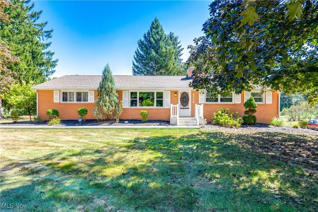 Photo of 4710 Brunnerdale Avenue NW, Canton, OH 44718 (MLS # 5168444)