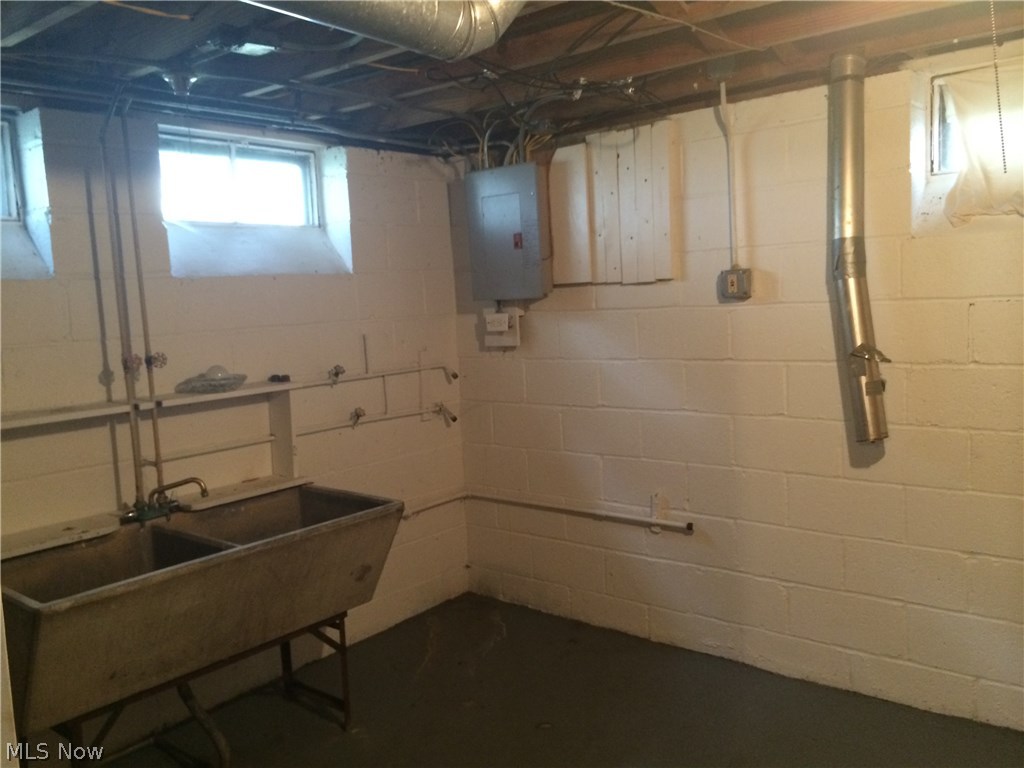 Maple Heights 02 - Residential Lease