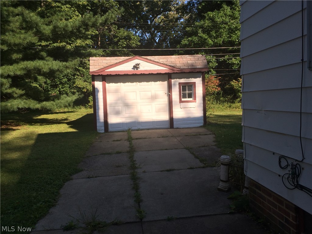 Maple Heights 02 - Residential Lease