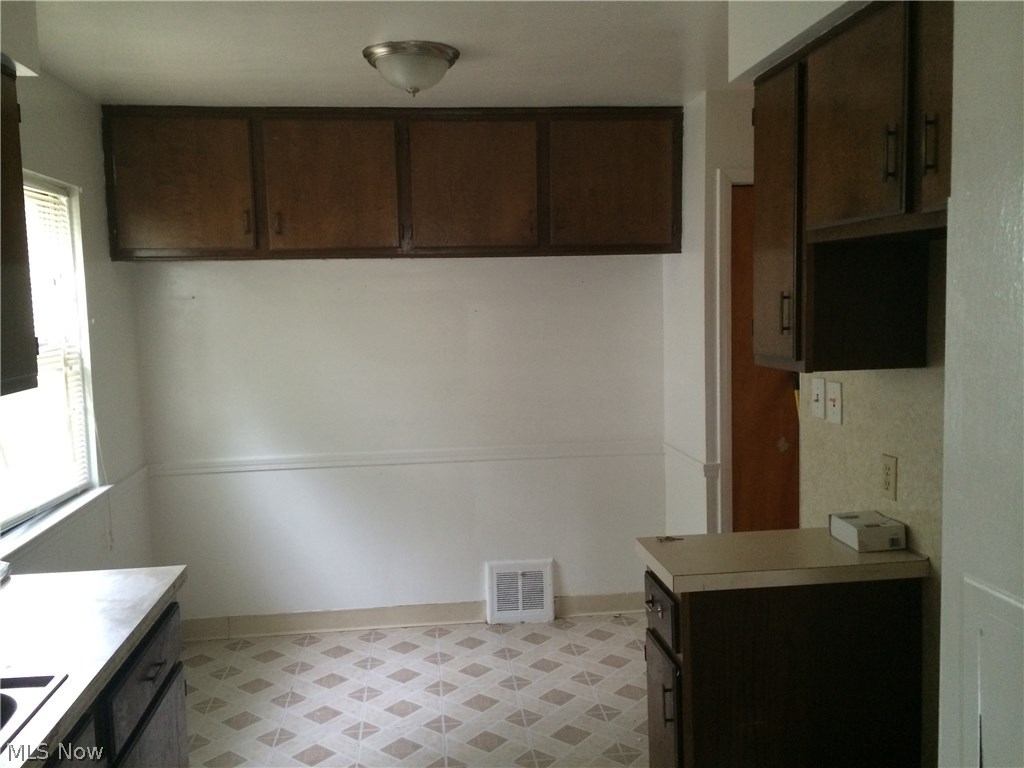 Maple Heights 02 - Residential Lease