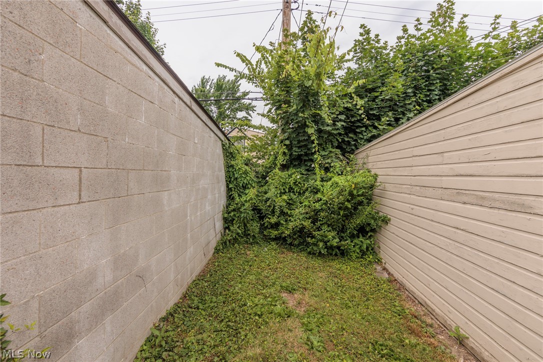 Manor Realty Cos Riverside-Mn - Residential