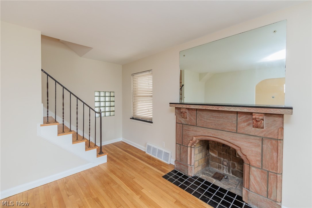 Manor Realty Cos Riverside-Mn - Residential