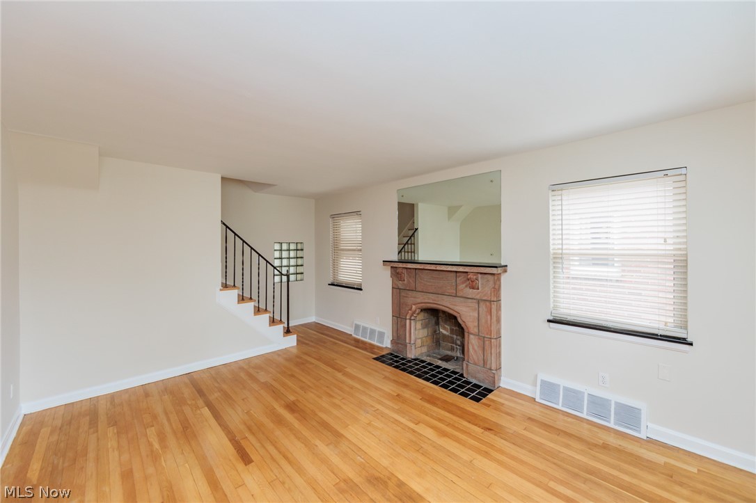 Manor Realty Cos Riverside-Mn - Residential