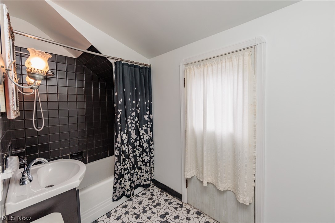 Manor Realty Cos Riverside-Mn - Residential