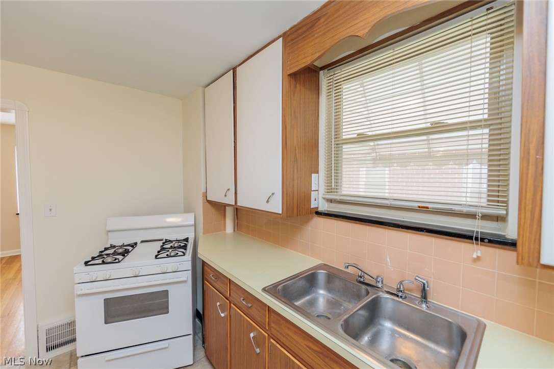 Manor Realty Cos Riverside-Mn - Residential