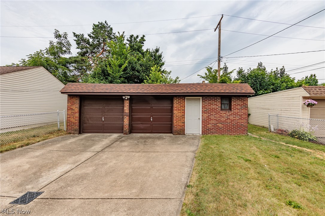 Manor Realty Cos Riverside-Mn - Residential