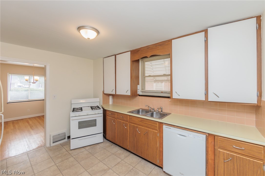 Manor Realty Cos Riverside-Mn - Residential