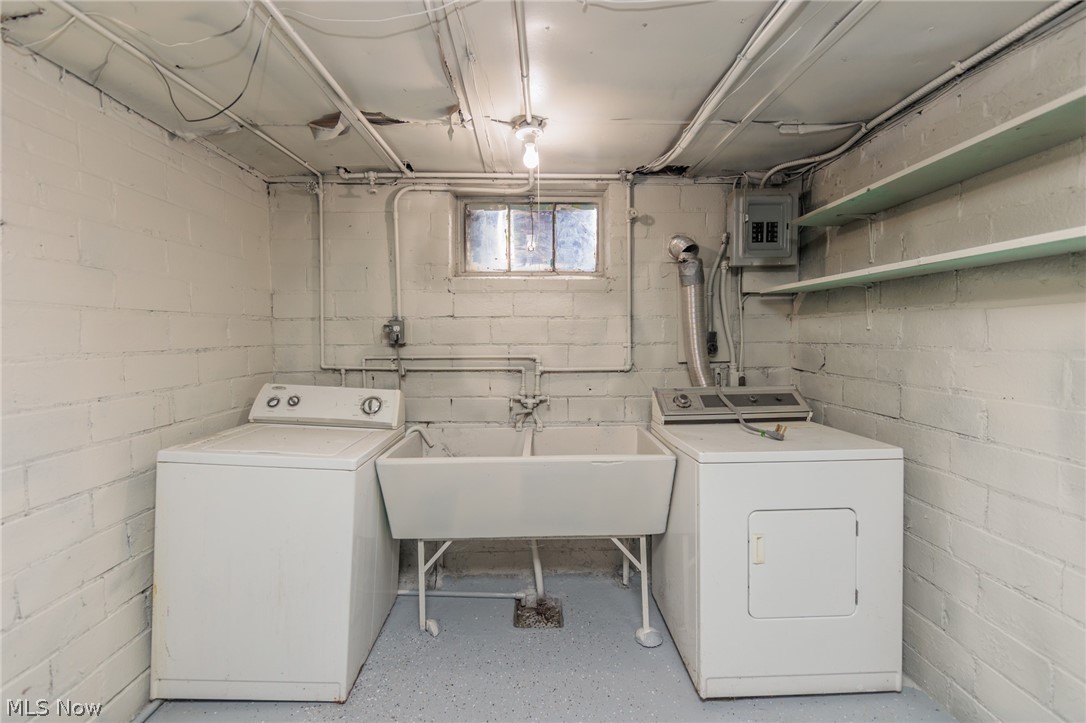 Manor Realty Cos Riverside-Mn - Residential