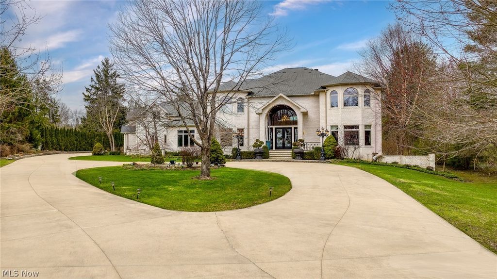 Photo of 25 Brandon Court, Moreland Hills, OH 44022 (MLS # 5195474)