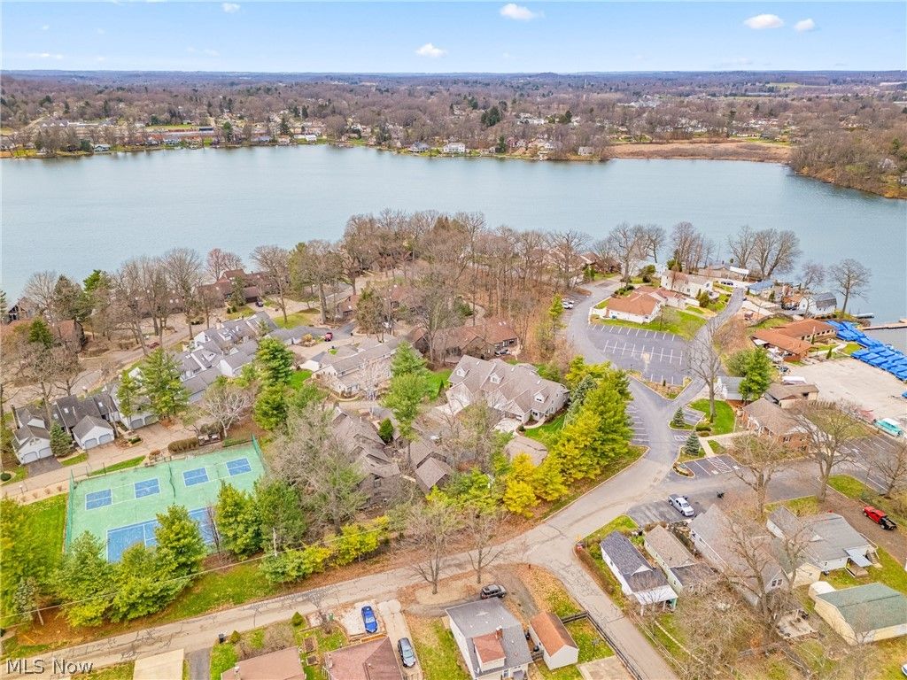 Photo of 1536 Baycrest Drive NW, Canton, OH 44708 (MLS # 5196663)