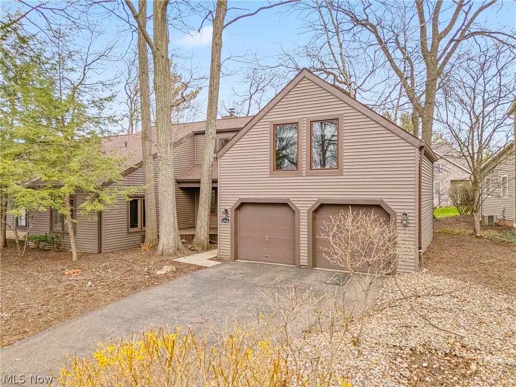 Photo of 1536 Baycrest Drive NW, Canton, OH 44708 (MLS # 5196663)