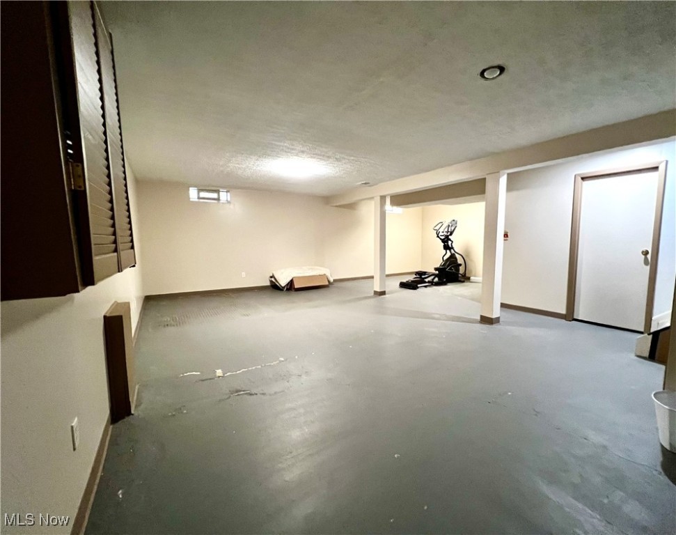 Strongsville, Ohio 44136, United States, 4 Bedrooms Bedrooms, ,3 BathroomsBathrooms,Residential,Contingent,185873