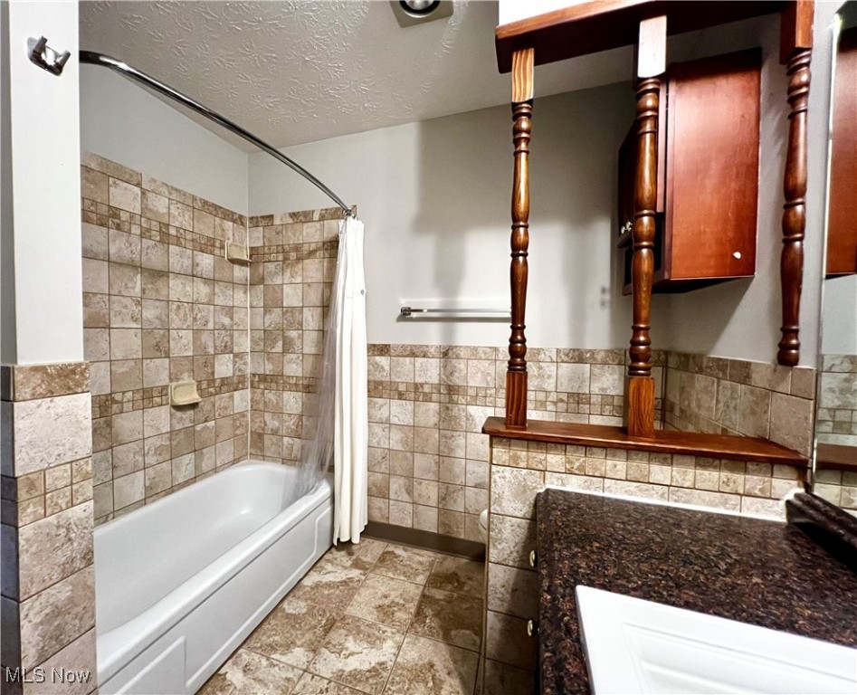 Strongsville, Ohio 44136, United States, 4 Bedrooms Bedrooms, ,3 BathroomsBathrooms,Residential,Contingent,185873