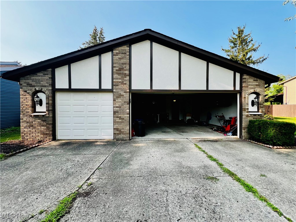 Strongsville, Ohio 44136, United States, 4 Bedrooms Bedrooms, ,3 BathroomsBathrooms,Residential,Contingent,185873