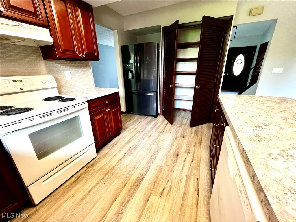 Strongsville, Ohio 44136, United States, 4 Bedrooms Bedrooms, ,3 BathroomsBathrooms,Residential,Contingent,185873