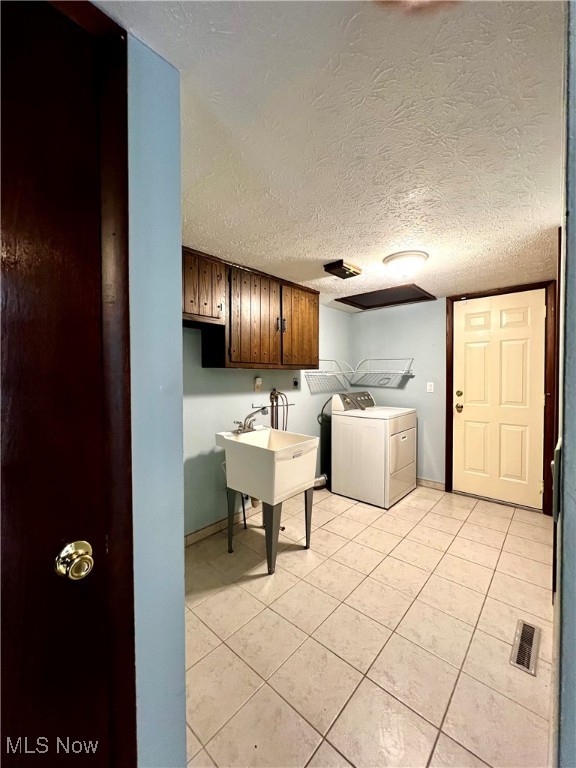 Strongsville, Ohio 44136, United States, 4 Bedrooms Bedrooms, ,3 BathroomsBathrooms,Residential,Contingent,185873