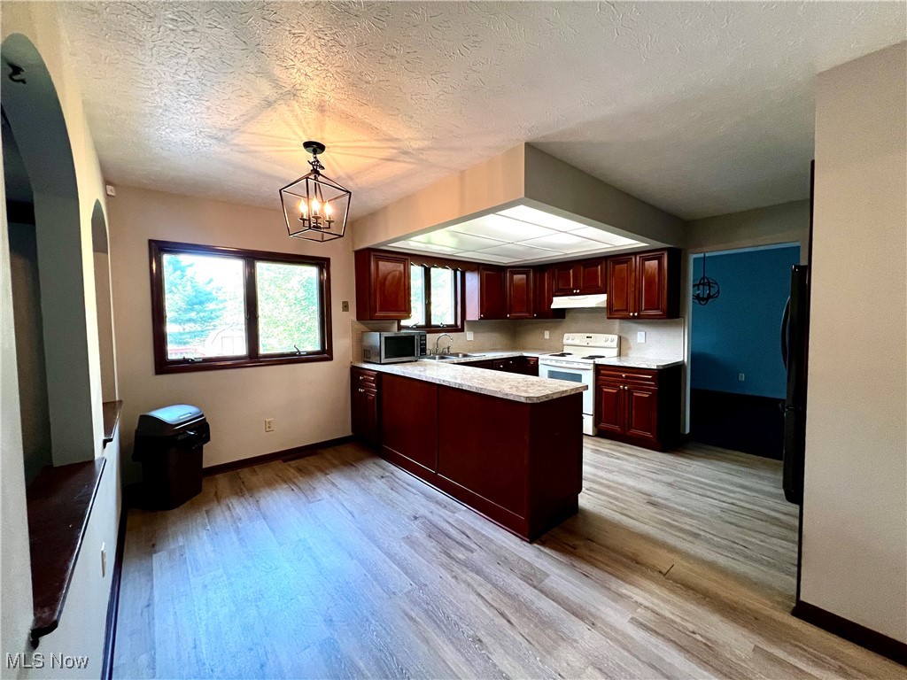 Strongsville, Ohio 44136, United States, 4 Bedrooms Bedrooms, ,3 BathroomsBathrooms,Residential,Contingent,185873