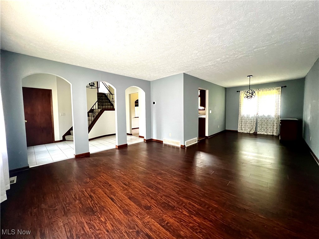 Strongsville, Ohio 44136, United States, 4 Bedrooms Bedrooms, ,3 BathroomsBathrooms,Residential,Contingent,185873