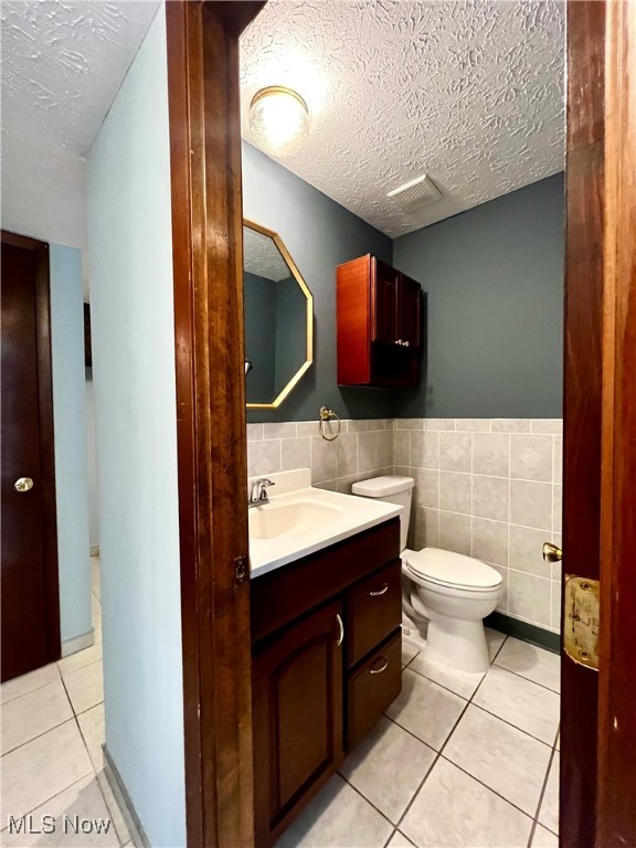 Strongsville, Ohio 44136, United States, 4 Bedrooms Bedrooms, ,3 BathroomsBathrooms,Residential,Contingent,185873