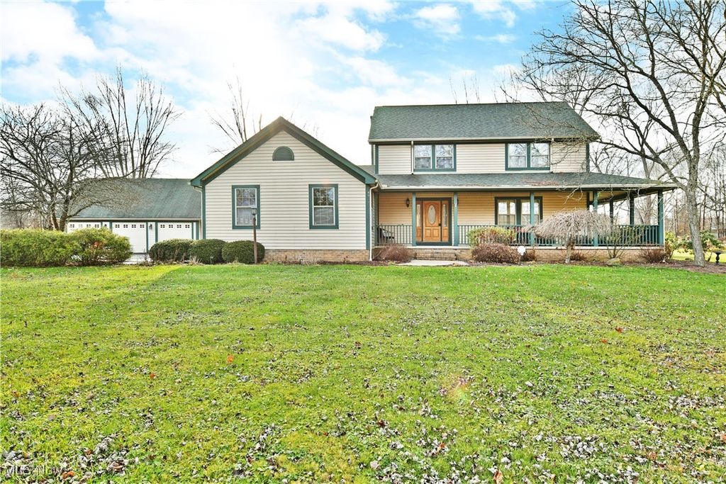 Photo of 695 Carson Salt Springs Road, Warren, OH 44481 (MLS # 5175728)