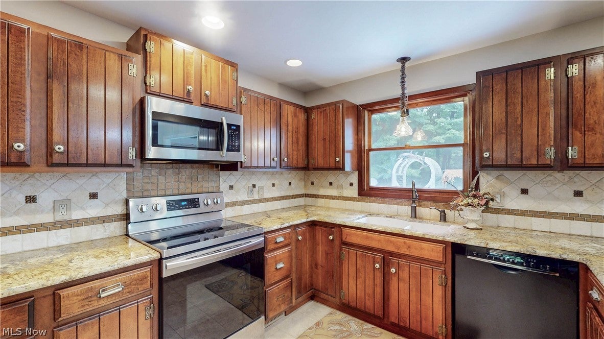 17099 Creighton Drive