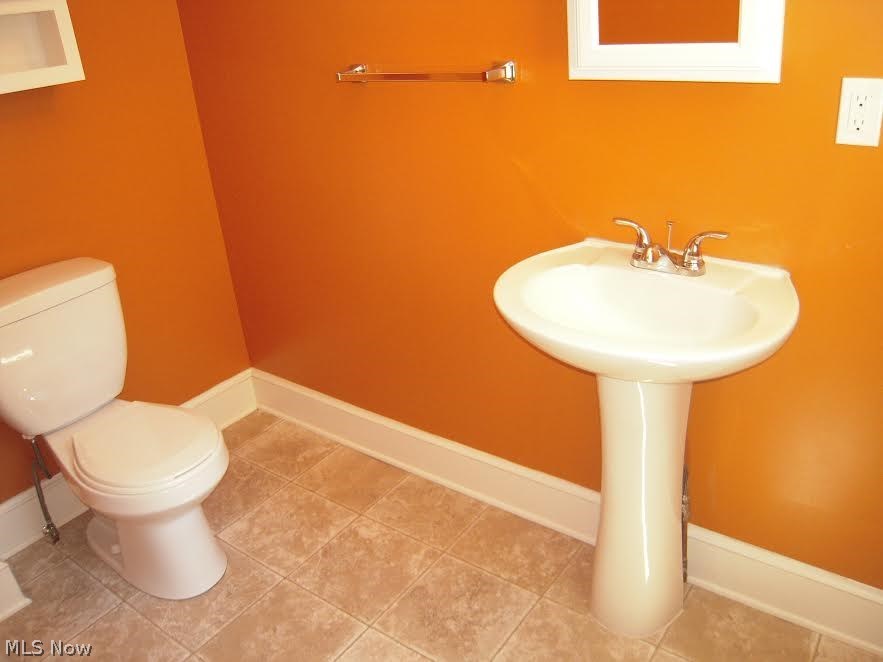 Mathews & Gilbert 02 - Residential Lease