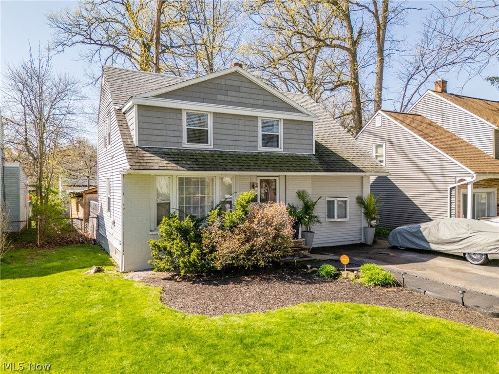 Photo of 19406 Wickfield Avenue, Warrensville Heights, OH 44122 (MLS # 5203511)