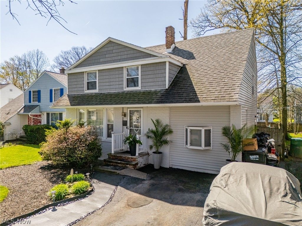 Photo of 19406 Wickfield Avenue, Warrensville Heights, OH 44122 (MLS # 5203511)