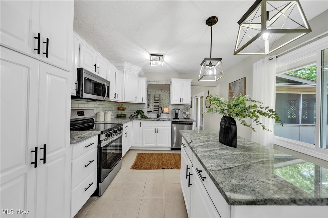 4950 Meadow Moss Lane, North Ridgeville, Ohio image 11