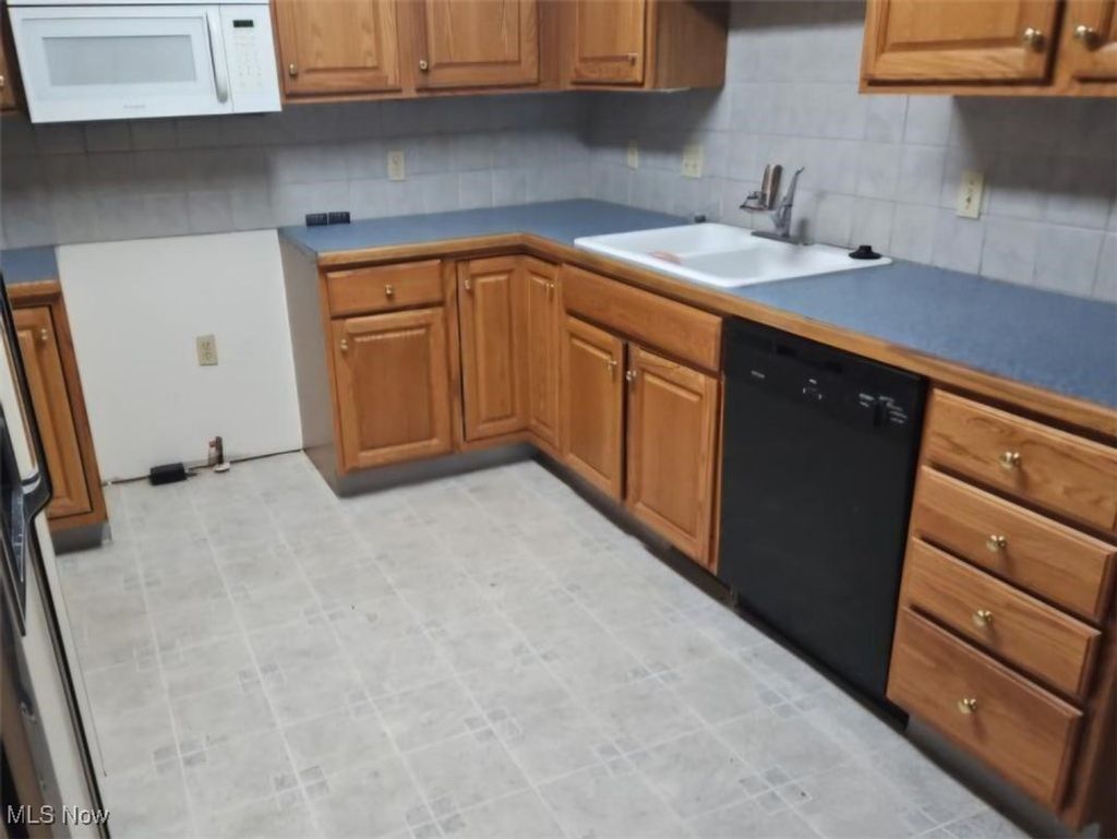 Photo of 1469 Cove Street NW, Uniontown, OH 44685 (MLS # 5177784)