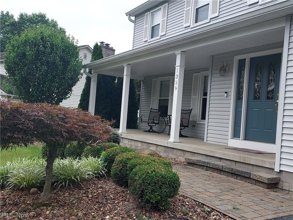 Photo of 1329 Valley View Drive, Youngstown, OH 44512 (MLS # 5191393)