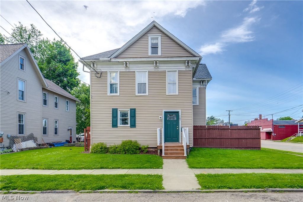 Photo of 1103 Greenfield Avenue SW, Canton, OH 44706 (MLS # 5212481)