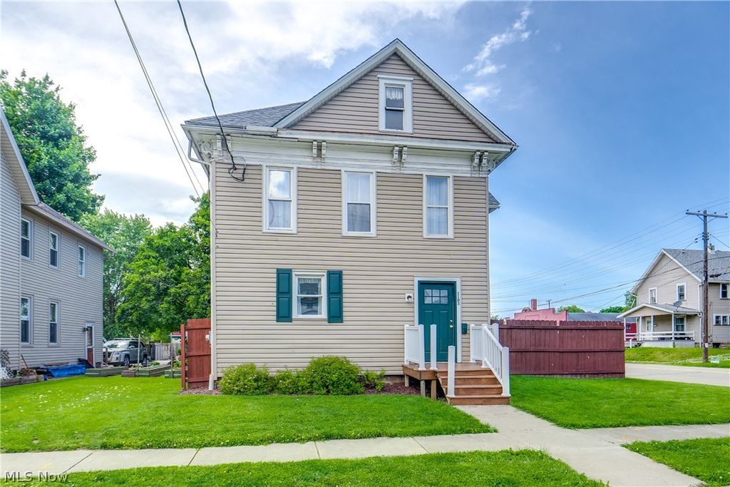 Photo of 1103 Greenfield Avenue SW, Canton, OH 44706 (MLS # 5212481)
