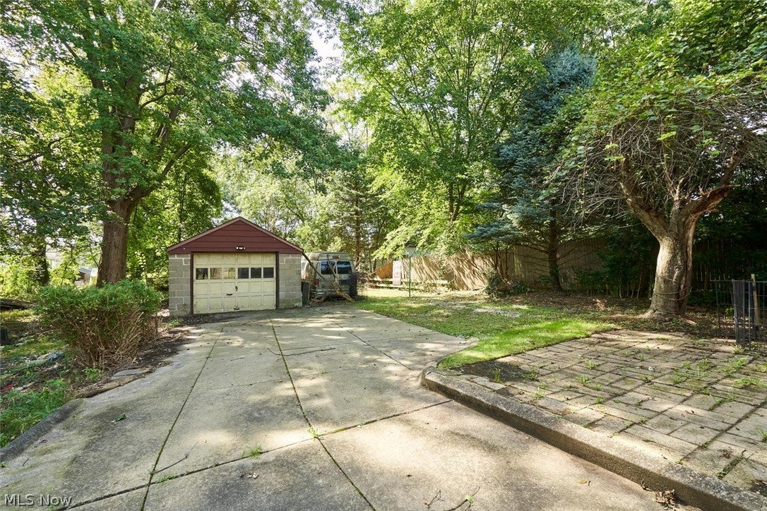 446 E Voris Street