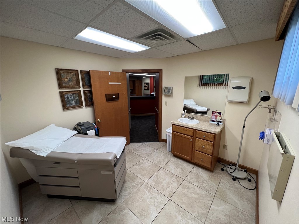 Newtown 1 - Commercial Lease