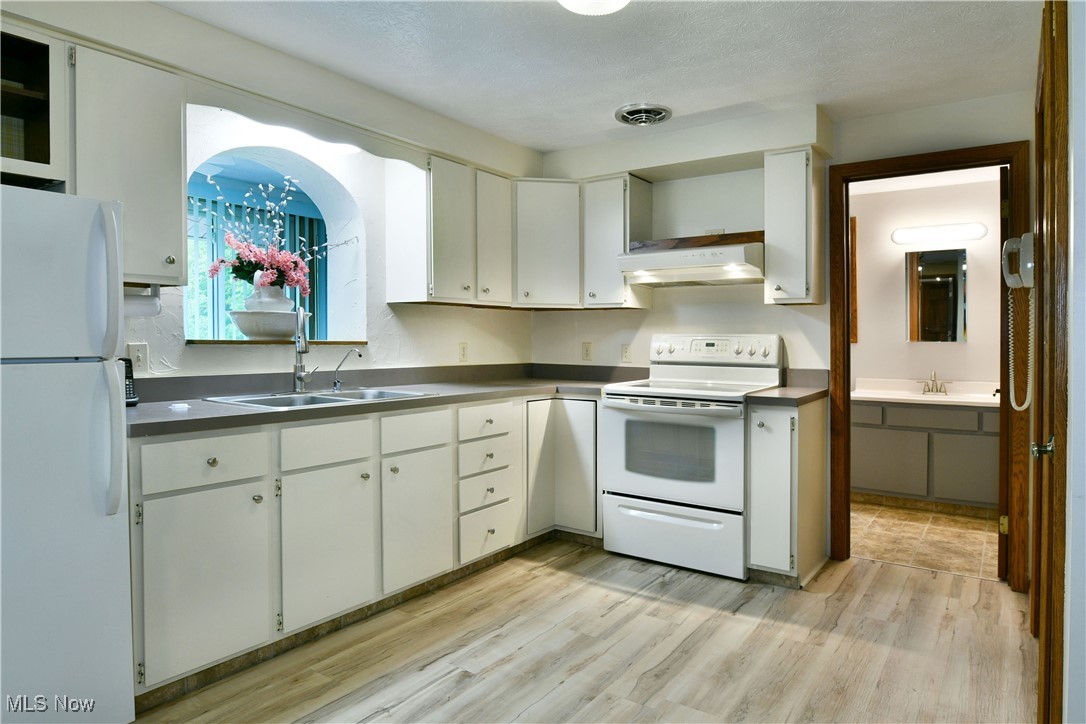 2942 Barclay Messerly Road, Southington, Ohio image 38